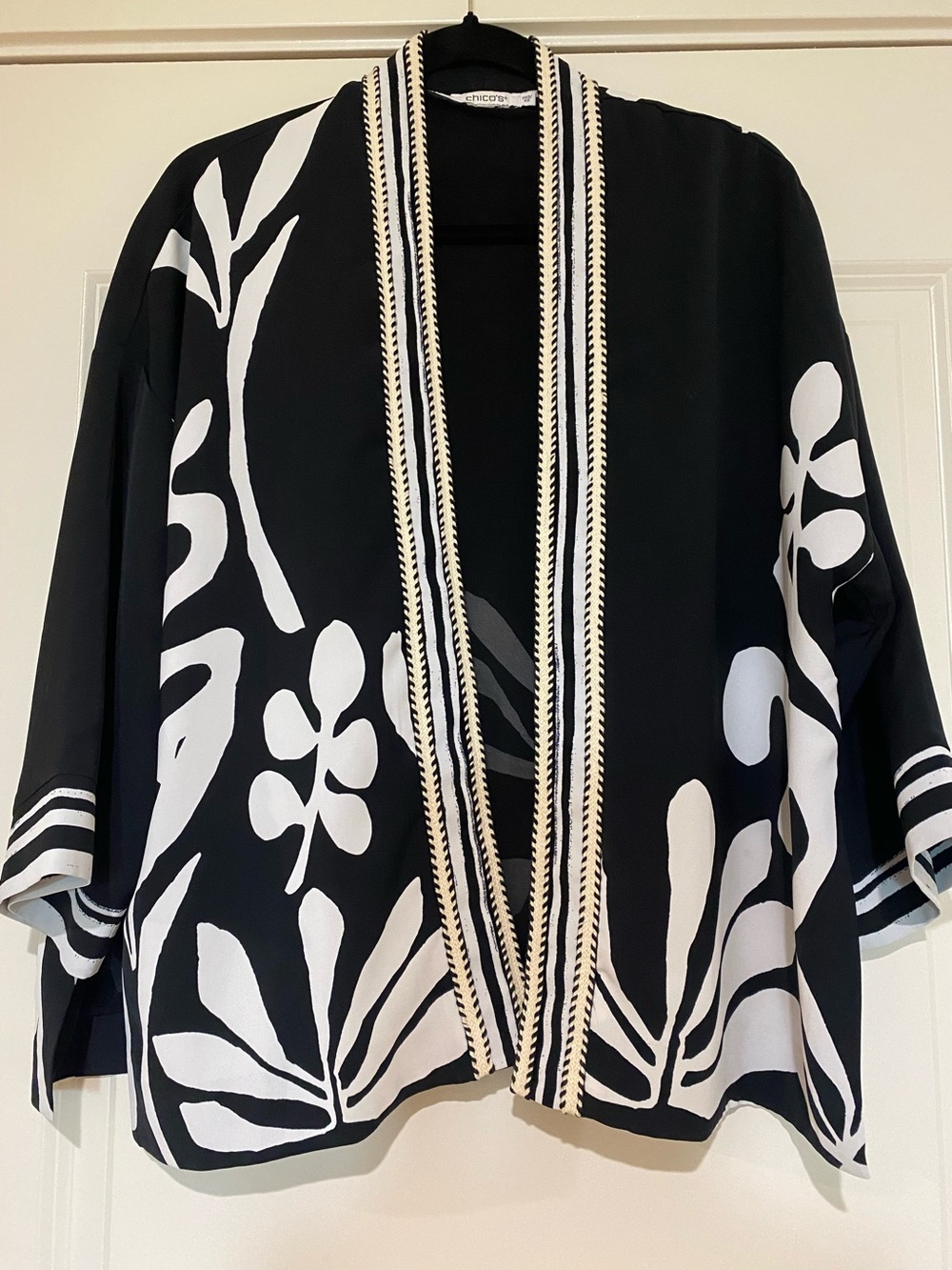 Chicos Black & White Floral Open Kimono Jacket